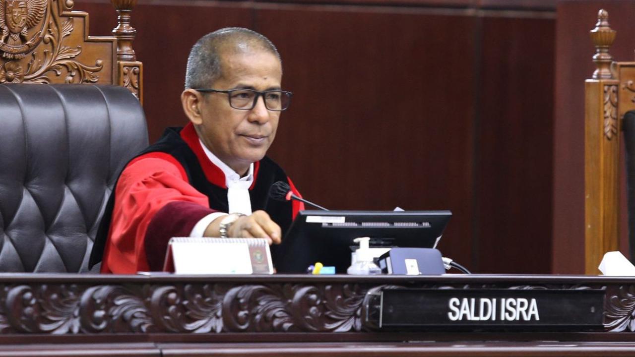 Lebih dalam Oce menjelaskan, bahwa terdapat putusan MK terbaru yang patut dipertimbangkan dalam melihat perkara ini, yaitu putusan MK No. 112/PUU-XX/2022.<br>