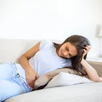 ilustrasi sakit perut setelah makan/copyright freepik.com/stefamerpik