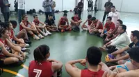 Menteri Pemuda dan Olahraga, Imam Nahrawi, menyambangi seleksi basket 3x3 di Istana Kana, Jakarta, Jumat (12/1/2018). (Bola.com/Yus Mei Sawitri)