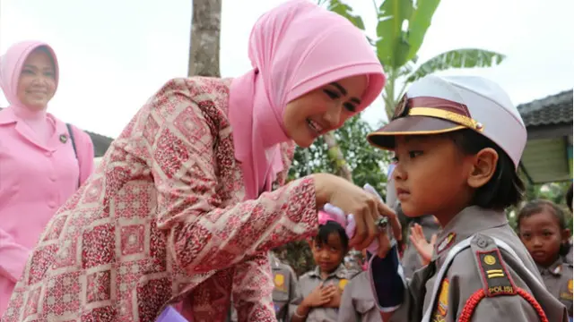 Istri Kapolres Malang Bikin Salah Fokus