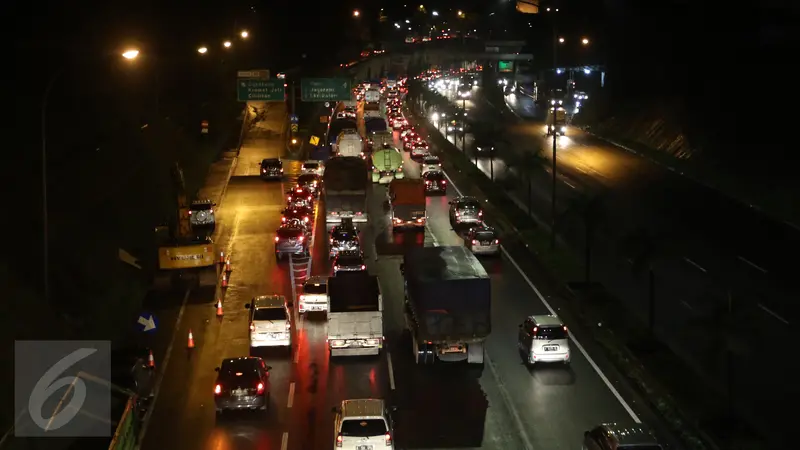 20160229-Jalan Rusak dan Berlubang, Tol JORR Arah Kp Rambutan Macet Panjang-Jakarta