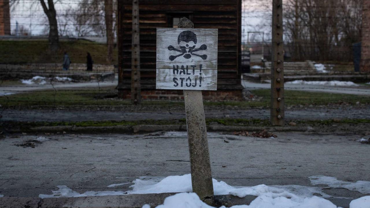 Tembok Kematian Saksi Bisu Kekejaman Nazi Eksekusi Korban Holocaust di Kamp Konsentrasi Auschwitz Polandia