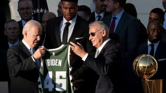 Jawara NBA Milwaukee Bucks Kunjungi Gedung Putih, Bertemu Joe Biden