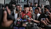 Wakil Ketua DPR Fahri Hamzah memberi keterangan kepada wartawan usai menjadi saksi sidang lanjutan kasus penyebaran berita bohong atau hoaks dengan terdakwa Ratna Sarumpaet di PN Jakarta Selatan, Selasa (7/5/2019). (Liputan6.com/Faizal Fanani)