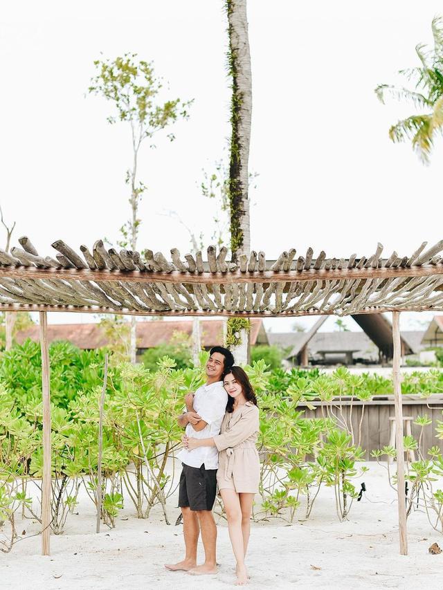 Pasangan Idaman Sejuta Umat, Intip Potret Kebersamaan Surya Insomnia dan Tyara Renata yang Penuh Kemesraan