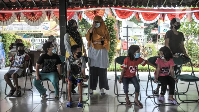 Antusias Anak Sekolah Ikut Imunisasi DT