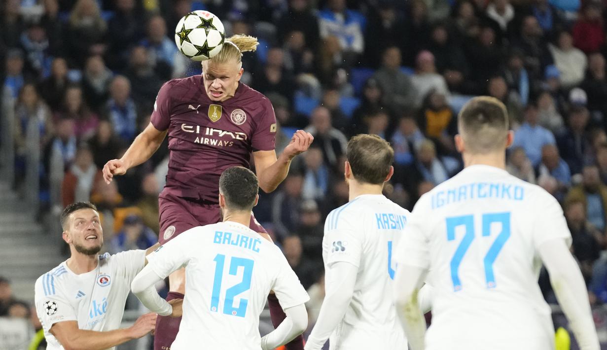 Manchester City bertandang ke markas Slovan Brastislava dalam laga matchday 2 League Phase Liga Champions 2024/2025, Rabu (2/10/2024) dini hari WIB. Bertandang ke Tehelne Pole, The Citizens menang dengan skor telak 4-0. (AP Photo/Petr Josek)