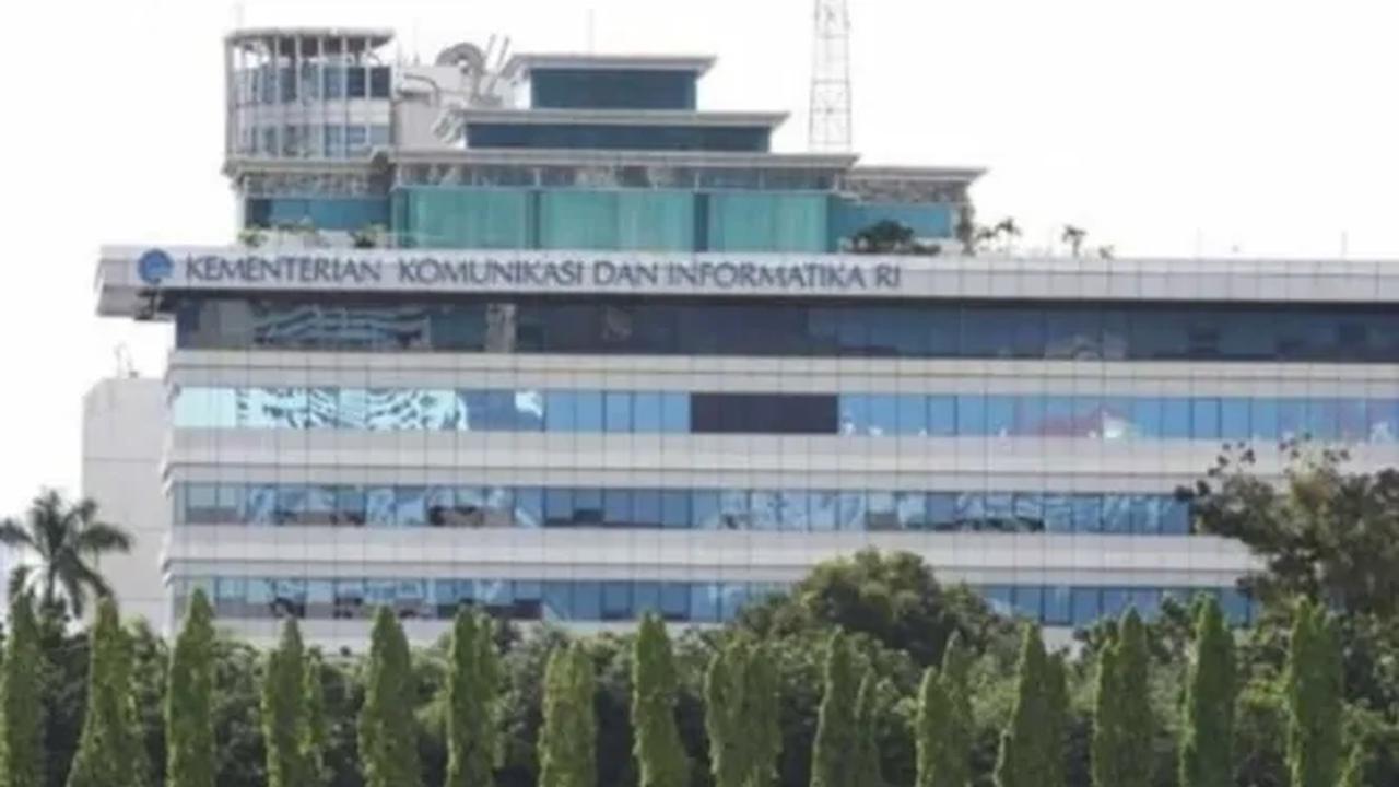 Lebih lanjut Usman berujar bukan berarti pihak Kominfo tidak memberikan tindakan, melainkan pihaknya menunggu permintaan dari lembaga yang mengatur agar tidak salah dalam memblokir suatu platform.