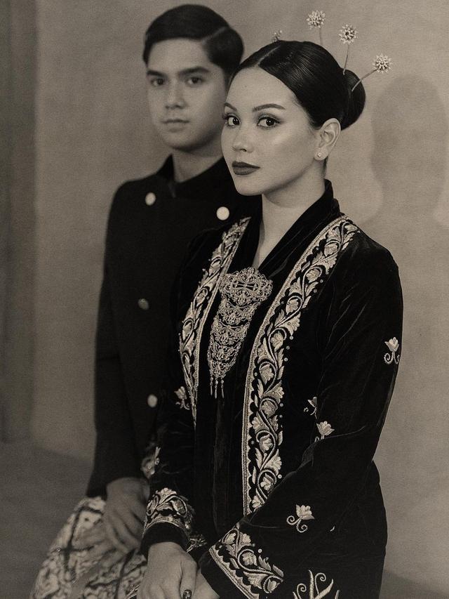 6 Potret Menawan Al Ghazali dan Alyssa Daguise dalam Busana Adat Jawa