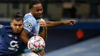 Penyerang FC Porto, Jesus Corona berebut bola dengan penyerang Manchester City, Raheem Sterling pada matchday pertama Grup C Liga Champions di Etihad Stadium, Kamis (22/10/2020) dini hari WIB. Manchester City sukses menaklukan Porto dengan skor 3-1. (Phil Noble/Pool via AP)