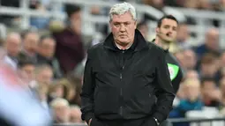 Steve Bruce menjadi korban akuisisi Newcastle United oleh Pangeran Arab, Mohammed bin Salman. Ia didepak dari St James Park pada 20 Oktober 2021 lalu. Meskipun begitu, The Magpies hingga saat ini masih kesusahan keluar dari zona degradasi Liga Inggris. (AFP/Paul Ellis)