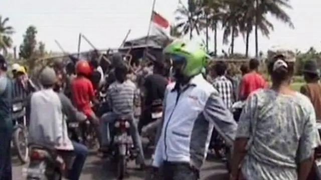 Tolak Pembangunan Tambang, Warga Paseban Blokir Jalan