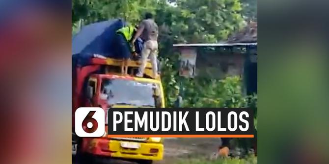 VIDEO: Video Viral Pemudik Bersembunyi di Dalam Truk Barang