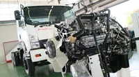 Mesin diesel pada truk Isuzu Giga FVZ 285 PS. (Herdi Muhardi)