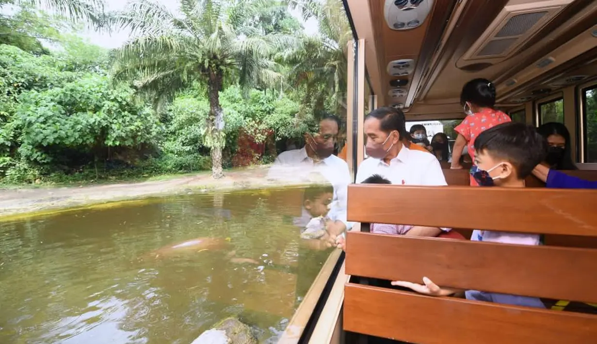 <p>Presiden Joko Widodo beserta keluarga menghabiskan libur Lebaran di Provinsi Bali. Presiden beserta Ibu Iriana Joko Widodo mengajak anak beserta cucu melakukan wisata satwa di Bali Safari &amp; Marine Park, Kabupaten Gianyar, pada Kamis, 5 Mei 2022. (Foto: Lukas - Biro Pers Sekretariat Presiden)</p>