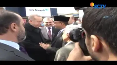 Anies terlihat berbincang akrab dengan Erdogan yang dikenal sebagai sosok pemberani yang berhasil mengembalikan kejayaan Turki.