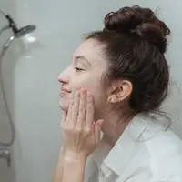 Air dengan kandungan mineral tinggi atau hard water dapat menjadi salah satu faktor yang perlu diperhatikan dalam menjaga skin barrier. (Foto/Dok: Pixels)