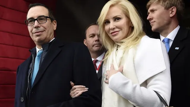 Menteri Keuangan AS Steven Mnuchin dan istri Louise Linton