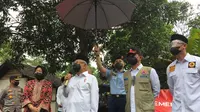Wakil Presiden Ma'ruf Amin saat mengunjungi warga terdampak gempa Pandeglang, Banten. (Liputan6.com/Muhammad Radityo Priyasmoro)