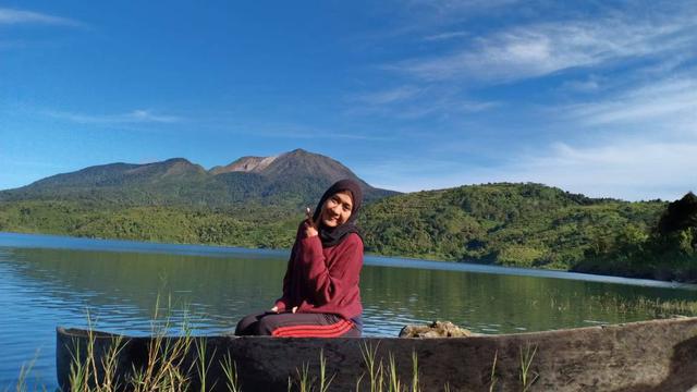 Pemandangan Danau Talang yang terletak di Kabupaten Solok, Sumatera Barat.