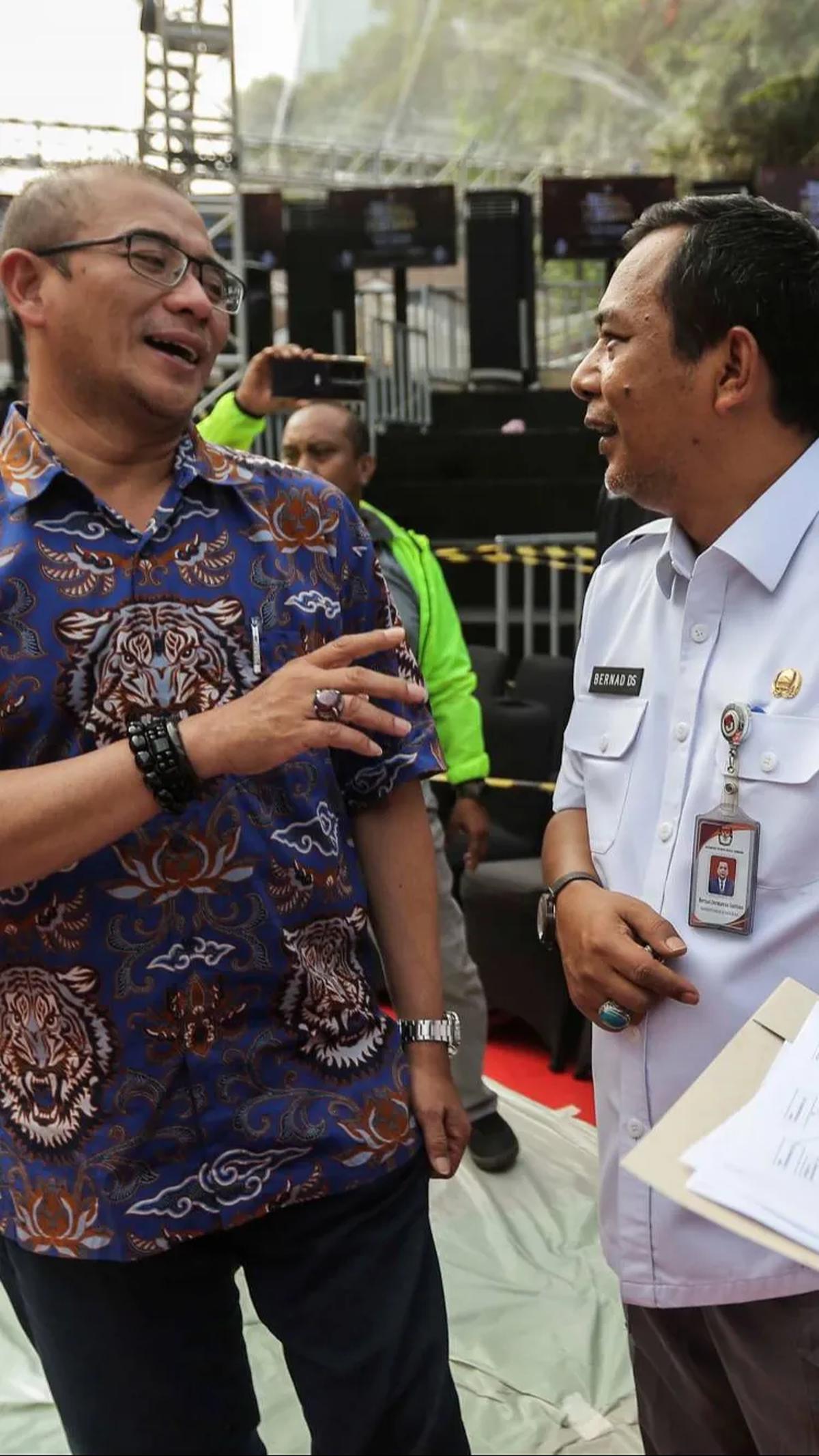 Nantinya, debat capres cawapres akan direncanakan mulai pukul 19.00 WIB dan dapat disaksikan melalui saluran TV maupun radio yang dijadwalkan sebagai penyelenggara.<br>