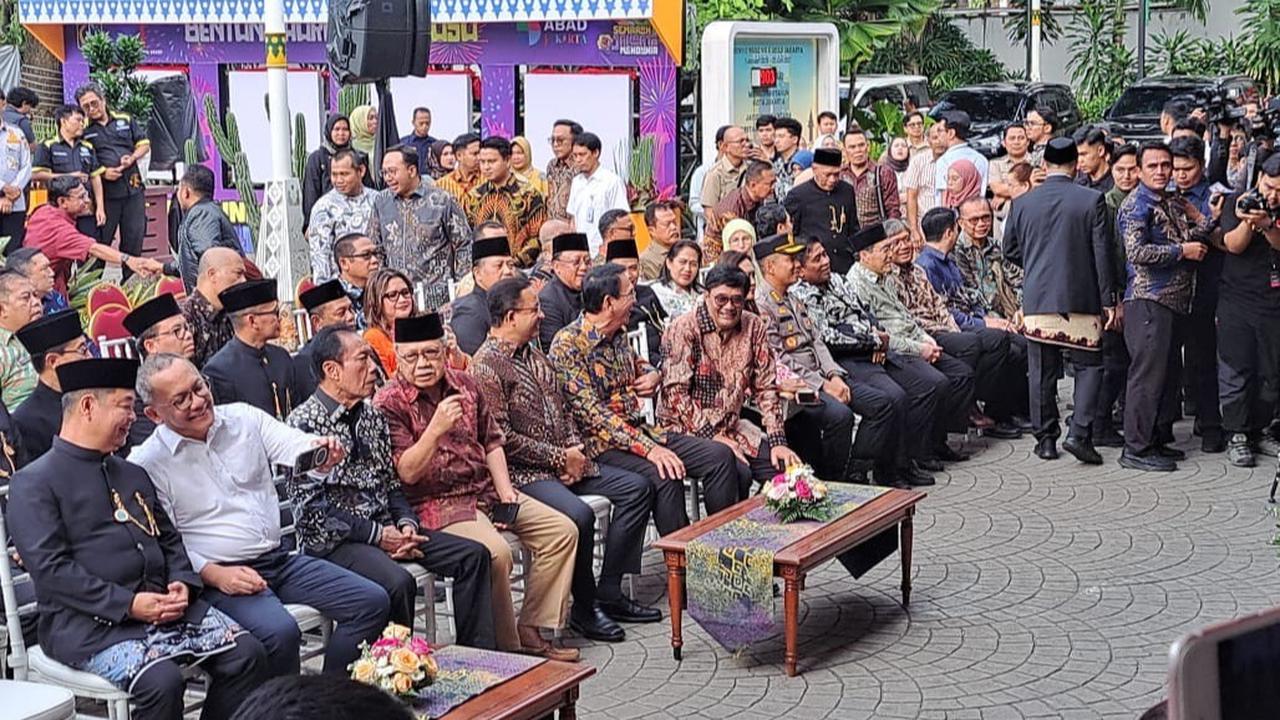 Momen Anies-Ahok Duduk Sebelahan di Balai Kota Jakarta, Ngobrol dan Tertawa Barsama