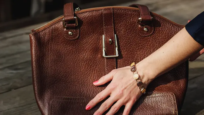 5 Tips Jitu Merawat Tas Kulit Sintetis agar Awet dan Tetap Stylish