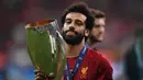 Di awal musim 2019/2020, Mohamed Salah berhasil mempersembahkan trofi UEFA Super Cup dengan mengalahkan Chelsea lewat babak adu penalti. (AFP/Bullent Killic)