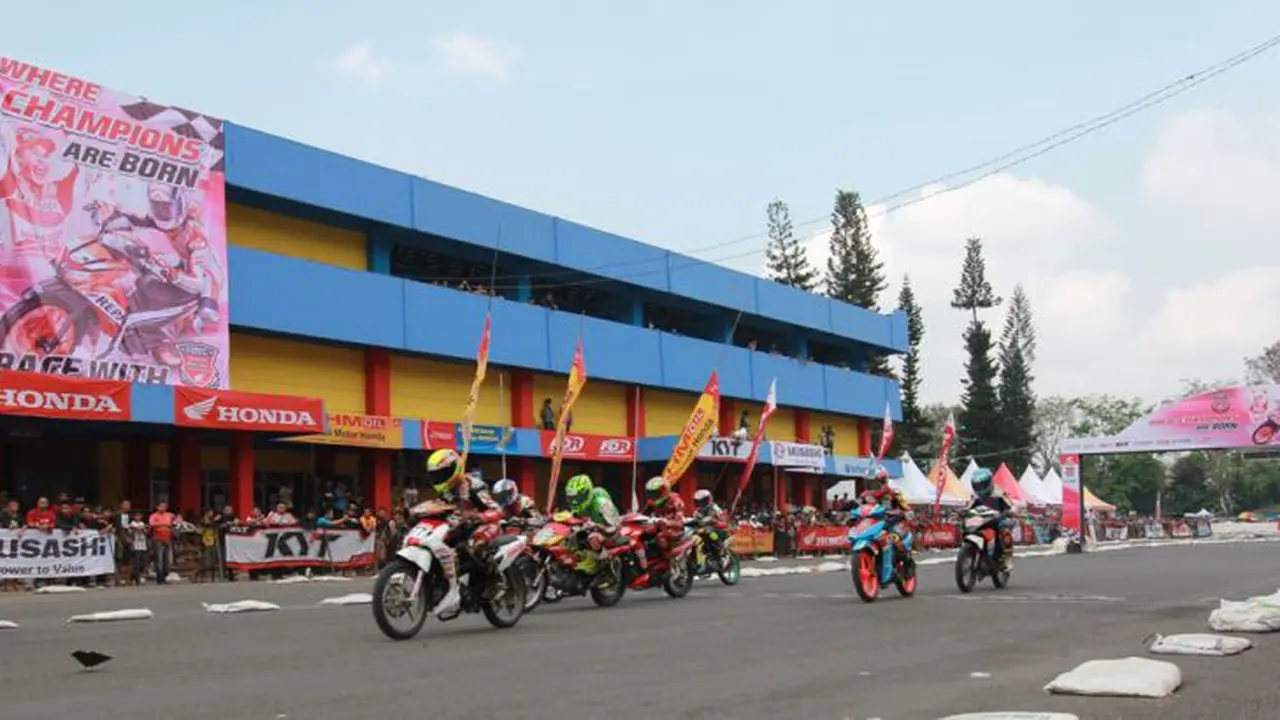 Honda Gelar Edukasi Balap ke Anak-anak SMA