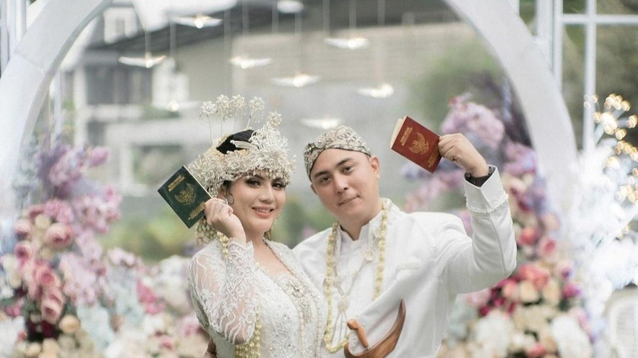 Mas Kawin Begitu Fantastis, 8 Foto Bahagia Anggita Sari Menikah dengan Rindra Pramadyo