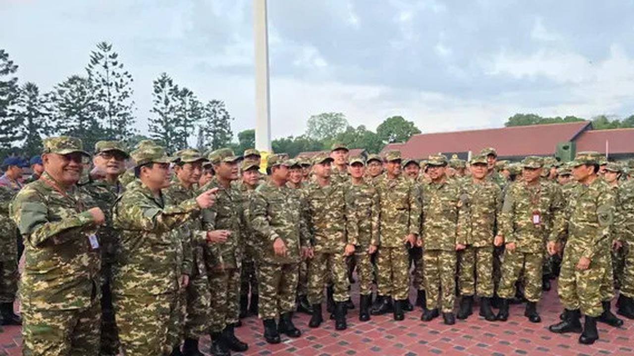 Begini Penampilan Gibran Bareng Diaz Anak Jenderal Kopassus Pakai Seragam Loreng Ala Tentara