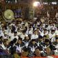 Ada 4.444 manusia pemain rebana diatas panggung untuk konser rebana kolosal memperingati Harlah NU, Kamis (1/3/2018). (foto: Liputan6.com / felek wahyu)