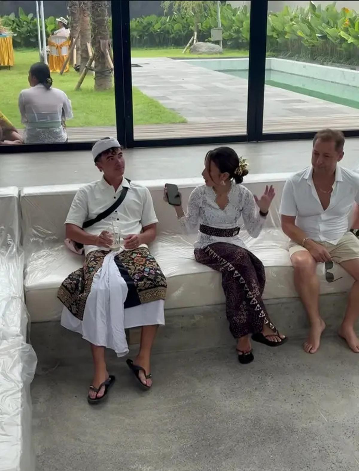 8 Potret Jennifer Coppen Gelar Ritual Melaspas di Bali, Rumah Baru Kamari