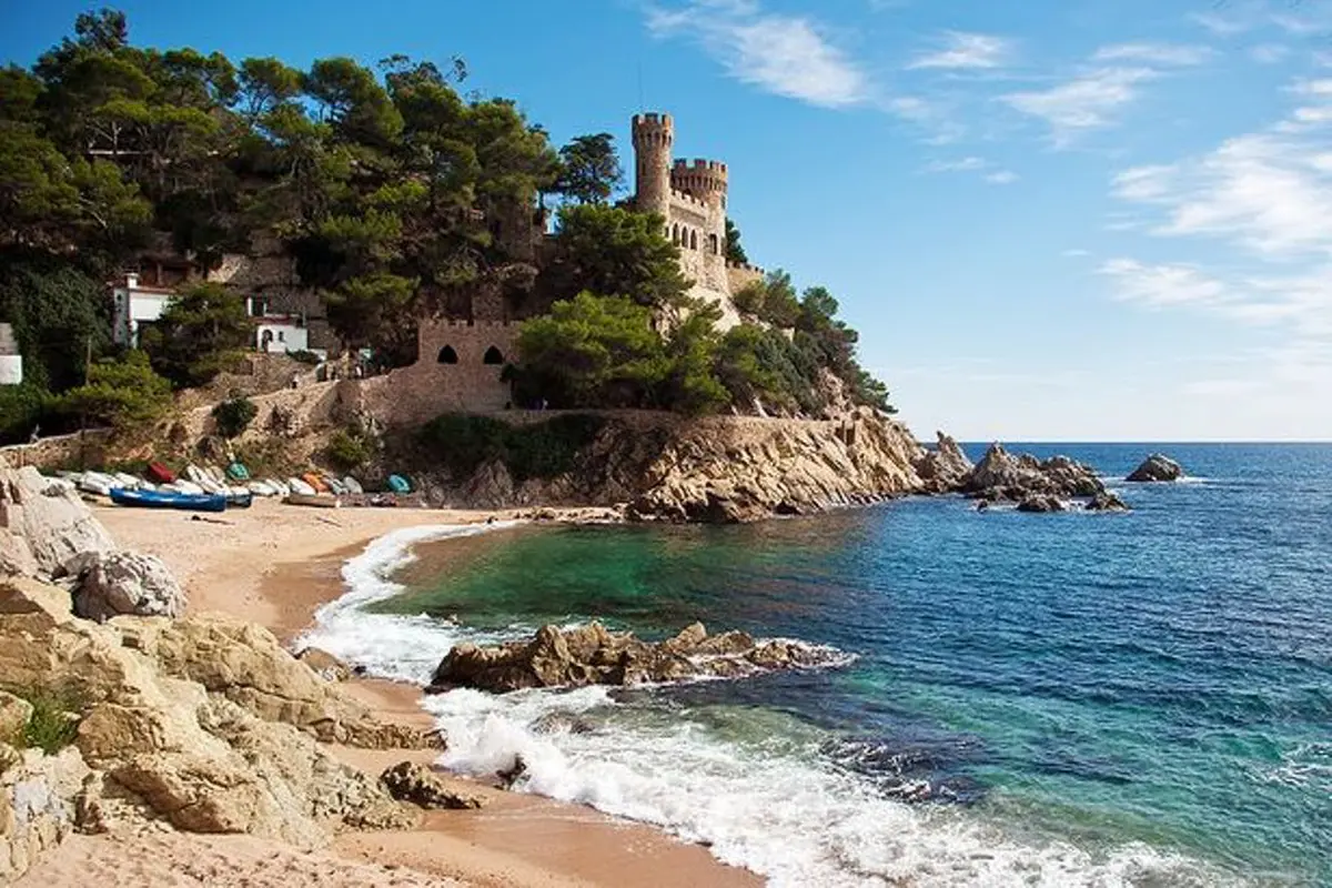 7 Pantai Terbaik untuk Menikmati Suasana Santai di Barcelona