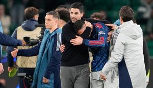 Arsenal akhirnya sukses mengakhiri catatan buruk mereka di Portugal setelah menaklukkan Sporting CP dengan skor tipis 1-0 pada leg pertama perempat final Liga Champions. (AP Photo/Armando Franca)