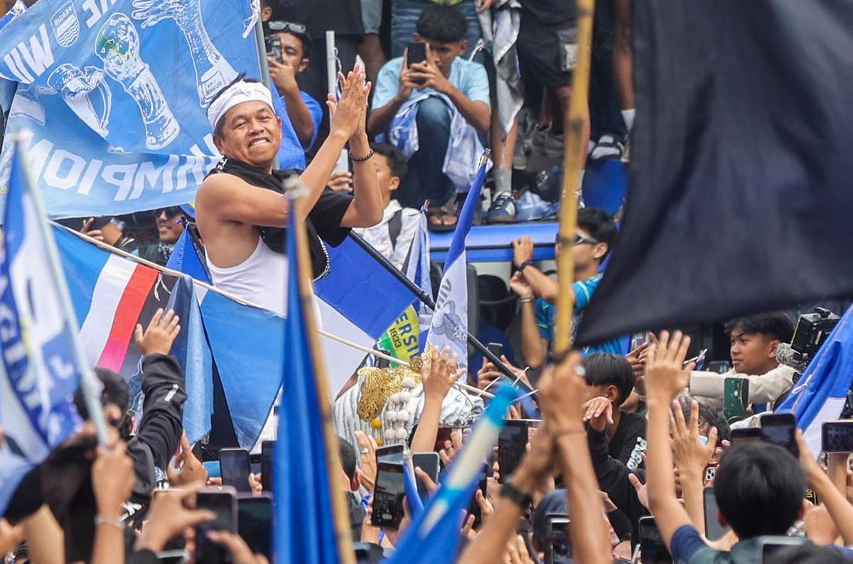 FOTO: Rbuan Boboh Iringi Pawai Persib Bandung