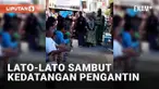 Demam lato-lato dirasakan hampir seluruh Indonesia dan menjadi tren dengan suara khasnya. Seolah tak mau ketinggalan, sebuah hajatan pernikahan pun memakai lato-lato. Mau ikut tren lato-lato pora ini untuk pernikahan Anda?