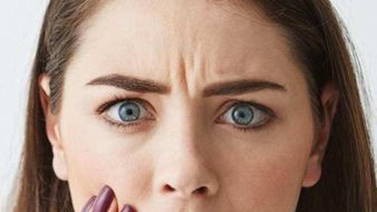 Dengan berbagai pilihan produk skincare yang tersedia, Anda dapat menemukan metode yang paling cocok untuk menghilangkan komedo sesuai dengan jenis kulit dan kebutuhan Anda.