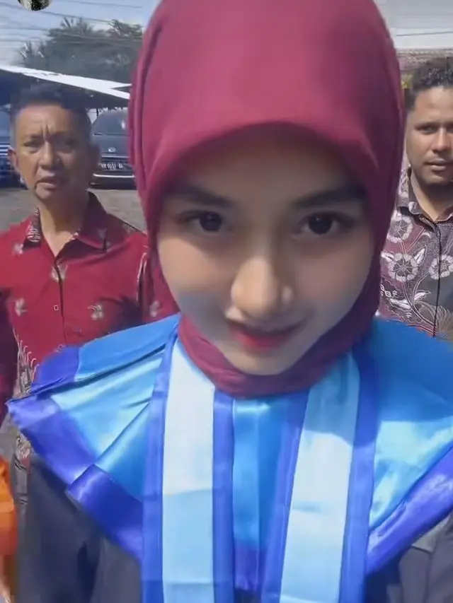 Wisuda Nafha Firah Tunangan Mamat Alkatiri