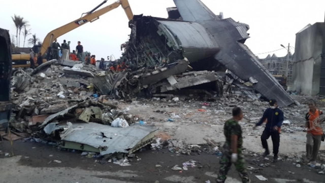 Puing Hercules mulai dibersihkan
