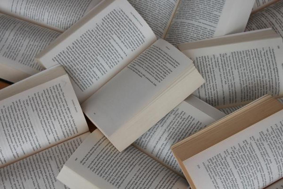 Ide Resolusi Tahun Baru 2026 untuk Wanita, Baca Buku demi Memperkaya Diri