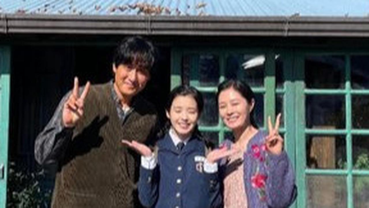IU Kembali Bagikan 5 Potret Behind The Scenes Drakor Fenomenal 'WHEN LIFE GIVES YOU TANGERINES