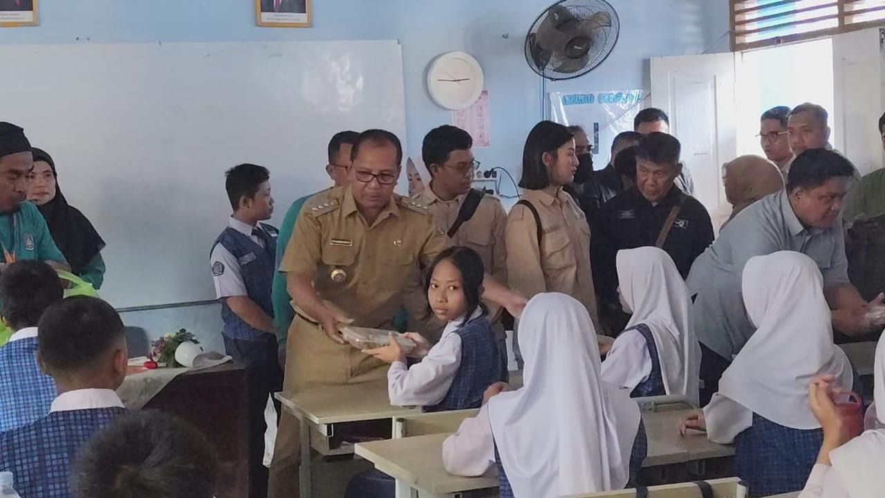 Potret Menu Makan Bergizi Gratis di Makassar, Siswa: Enak Rasanya, Harus Ganti Tiap Hari