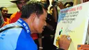 Citzien6, Surabaya: Dankobangdikal bubuhkan tandatangan sebelum acara lomba mewarnai untuk anak PAUD. (Pengirim: Penerangan Kobangdikal)