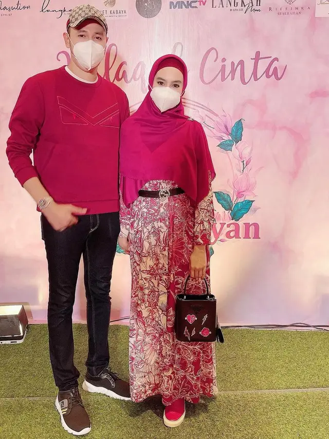 Kartika Putri dan Suami