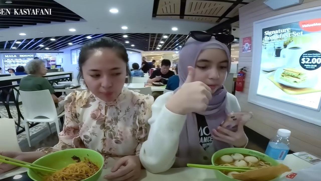Momen Marshanda dan Ben Kasyafani Bersama, Temani sang Anak Nonton Konser di Singapura