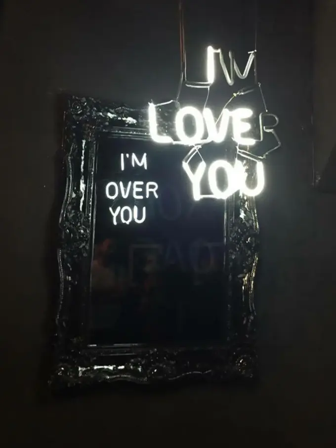 [Bintang] 5 Kalimat yang Dikatakan Kalau Cermin Bisa Ngomong!