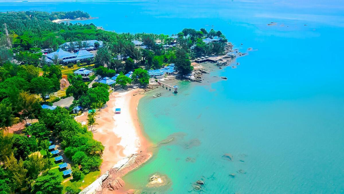 6 Tempat Wisata di Bangka dengan Alamnya yang Memukau, Mulai Danau ...