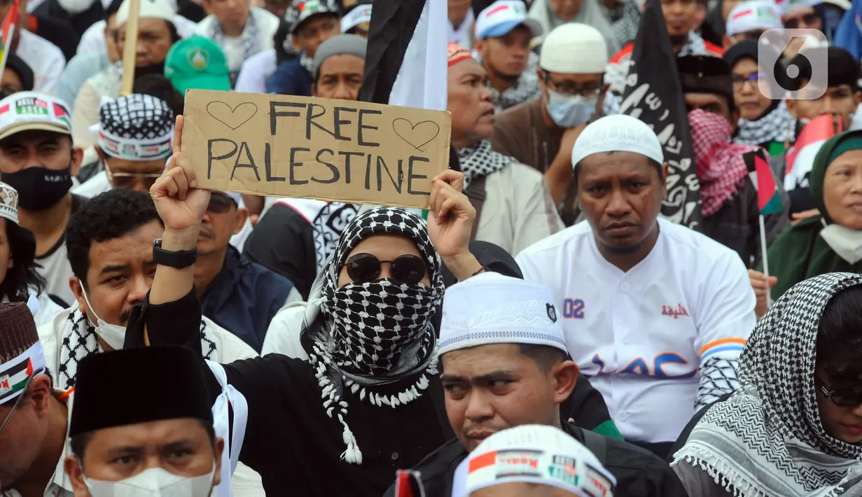 Aksi ini dihadiri oleh Ustaz Abdul Somad, Ustaz Zaitun Rasmin, Ustaz Bachtiar Nasir, Ustaz Abdullah Hakam Shah, dan Ustazah Nurjanah. (merdeka.com/Arie Basuki)