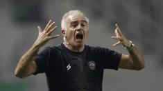 Pelatih Arema FC, Mario Gomez, saat melawan Tira Persikabo pada laga Shopee Liga 1 di Stadion Pakansari, Bogor, Senin, (2/3/2020). Tira Persikabo takluk 0-2 dari Arema FC. (Bola.com/M Iqbal Ichsan)